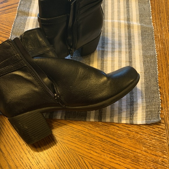 Boots - Picture 6 of 7